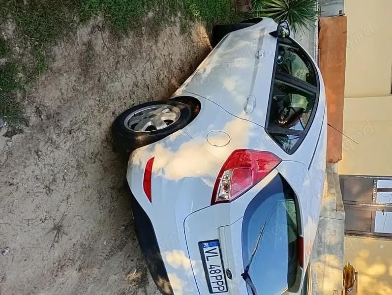 Second-hand Ford Fiesta 75 CP (55 kW) 2014 Alb Hatchback