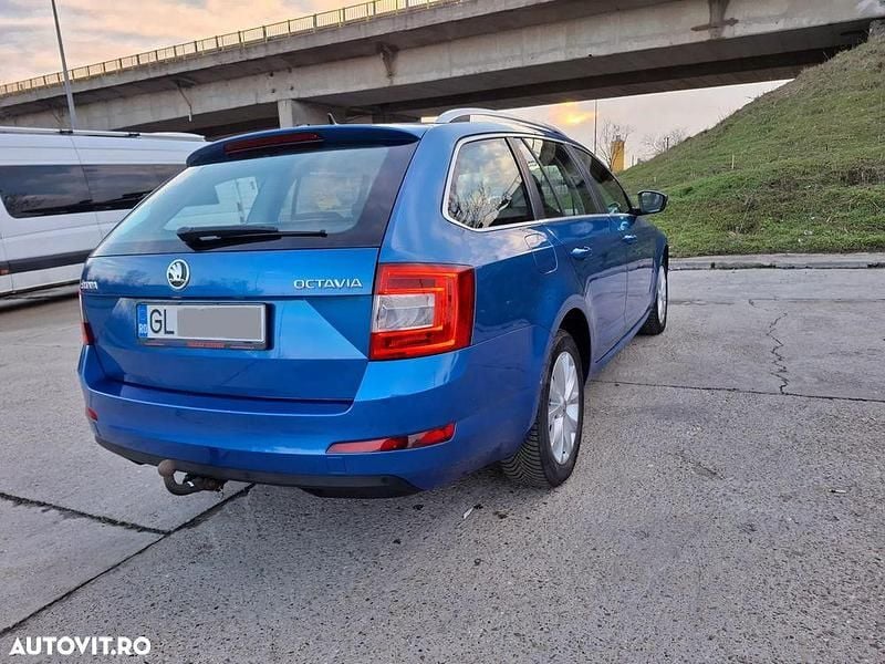 Second-hand Skoda Octavia Ambiente 105 CP (77 kW) 2014 Culoarealbastru Hatchback