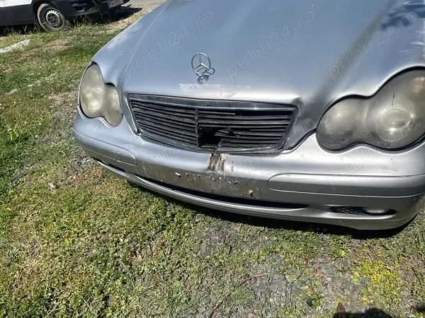 Utilizat 2001 Mercedes 220 Berlinǎ | 1.000 EUR - Imagine 1/4