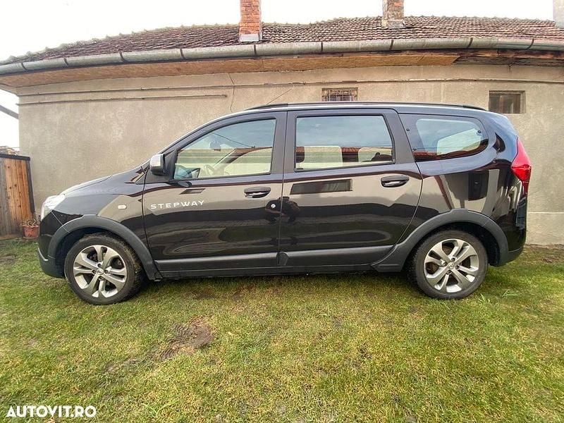 Second-hand Dacia Lodgy Stepway 115 CP (84 kW) 2016 Culoarenegru Monovolum