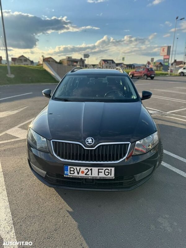 Negru Utilizat 2016 Skoda Octavia Style Break | 9.000 EUR (Preț bun) - Imagine 1/4