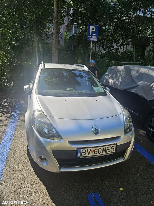 Culoareargint Utilizat 2011 Renault Clio GrandTour Break | 3.800 EUR (Preț OK) - Imagine 1/4
