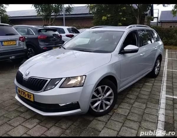 Argintiu Utilizat 2020 Skoda Octavia Break | 11.990 EUR (Super Preț) - Imagine 1/4