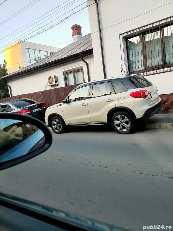 Maro Utilizat 2016 Suzuki Vitara SUV | 11.800 EUR (Preț OK) - Imagine 1/4