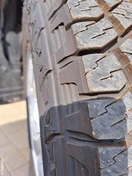 Second-hand Toyota HiLux 100 CP (73 kW) 2012 Pickup