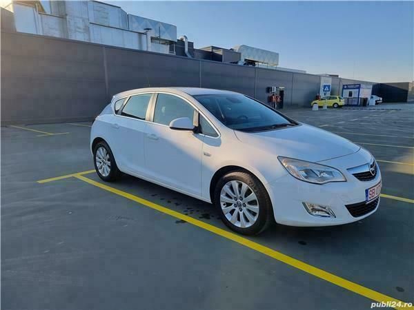 Second-hand Opel Astra Cosmo 110 CP (80 kW) 2011 Alb Hatchback