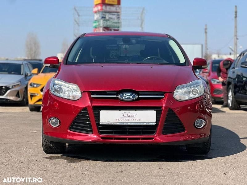 Second-hand Ford Focus Titanium 150 CP (110 kW) 2011 Culoarerosu Berlinǎ