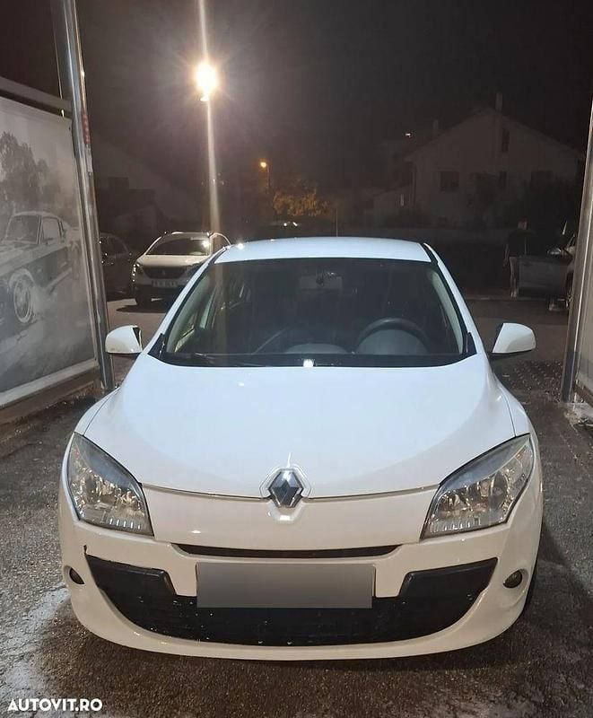 Culoarealb Utilizat 2011 Renault Mégane III Expression Hatchback | 3.300 EUR (Preț OK) - Imagine 1/4