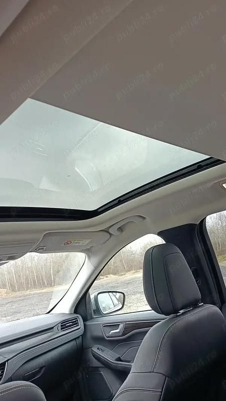 Second-hand Ford Kuga Vignale 225 CP (165 kW) 2023 Gri SUV