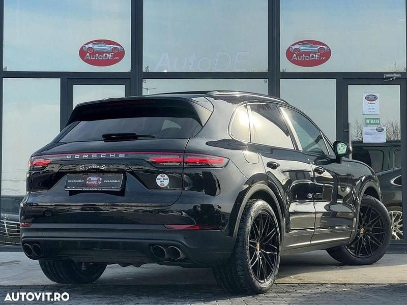 Second-hand Porsche Cayenne 440 CP (323 kW) 2017 Culoarenegru SUV