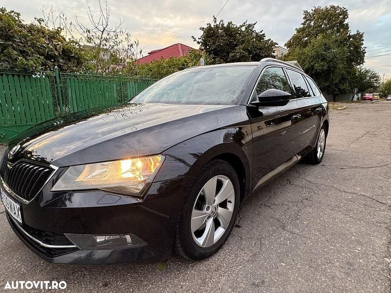 Culoarenegru Utilizat 2016 Skoda Superb Ambition Break | 12.000 EUR (Preț OK) - Imagine 1/4