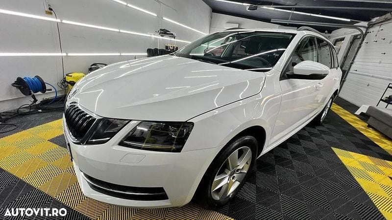 Culoarealb Utilizat 2019 Skoda Octavia Style Break | 13.600 EUR (Preț bun) - Imagine 1/4