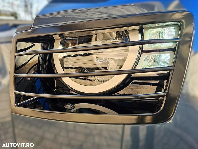 Second-hand Land Rover Defender 240 CP (176 kW) 2020 Culoarealbastru SUV