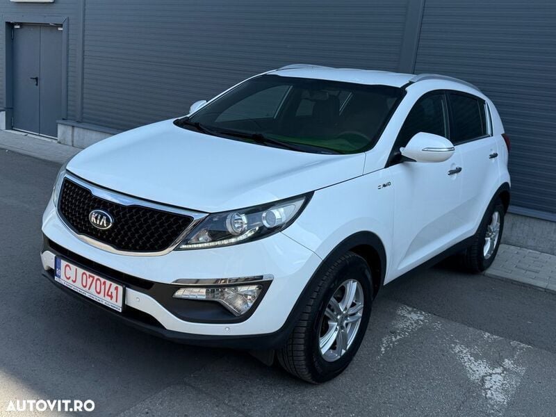 Alb Utilizat 2015 Kia Sportage FIFA World Cup Edition SUV | 9.950 EUR (Super Preț) - Imagine 1/4