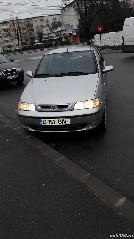 Utilizat 2004 Fiat Albea Berlinǎ | 900 EUR (Preț bun) - Imagine 1/4