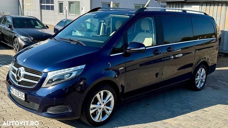 Culoarealbastru Utilizat 2015 Mercedes V250 Avantgarde Edition Monovolum | 29.999 EUR (Scump) - Imagine 1/4