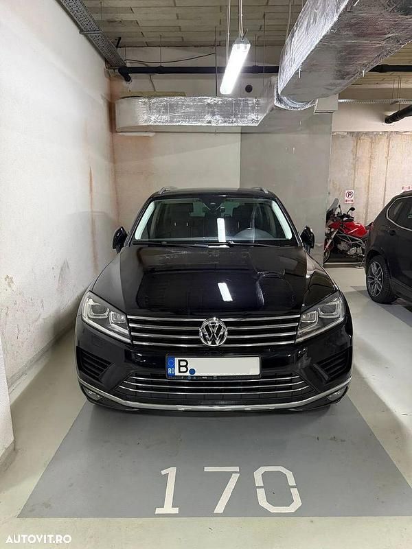 Culoarenegru Utilizat 2018 VW Touareg SUV | 22.500 EUR - Imagine 1/4