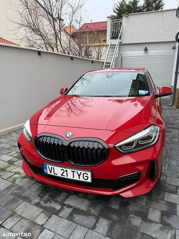 Culoarerosu Utilizat 2020 BMW 118 M Sport Hatchback | 21.800 EUR (Preț OK) - Imagine 1/4