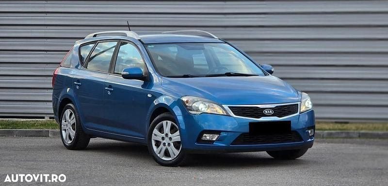 Second-hand Kia Ceed Best 115 CP (84 kW) 2011 Culoarealbastru Hatchback