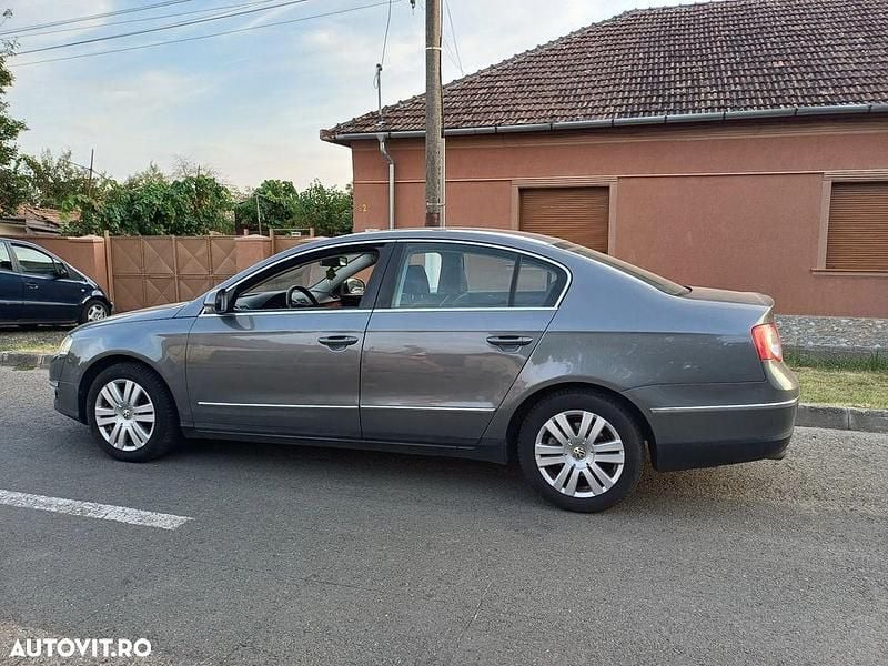 Second-hand VW Passat Highline 115 CP (84 kW) 2006 Gri Berlinǎ