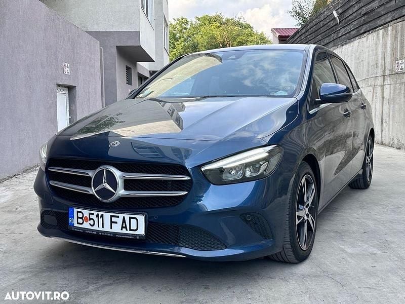 Culoarealbastru Utilizat 2020 Mercedes B180 Monovolum | 21.000 EUR - Imagine 1/4