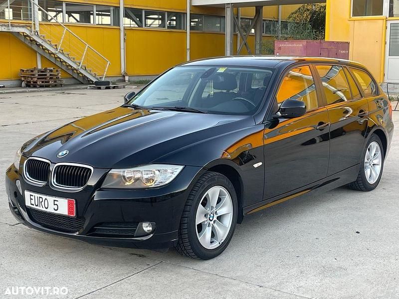 Culoarenegru Utilizat 2011 BMW 318 Sport Line Break | 4.650 EUR - Imagine 1/4