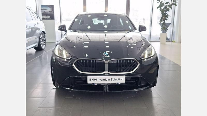 Second-hand BMW 120 Shadowline 156 CP (114 kW) 2025 Negru sapphire metalizat Hatchback