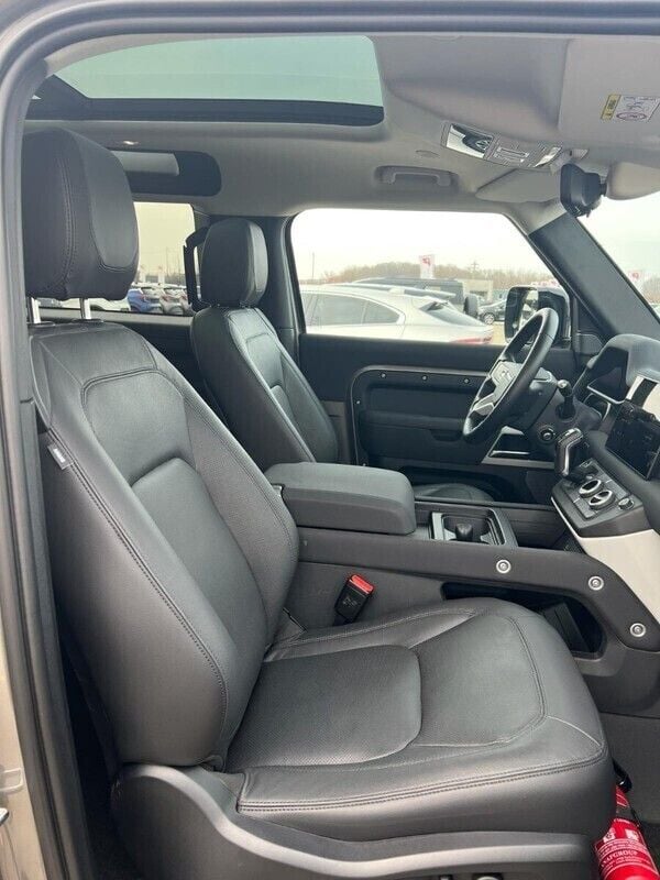 Second-hand Land Rover Defender 2023 Silicon silver SUV