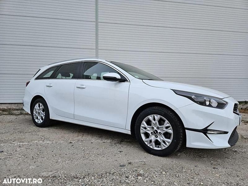 Second-hand Kia Ceed Platinum 136 CP (100 kW) 2022 Culoarealb Hatchback