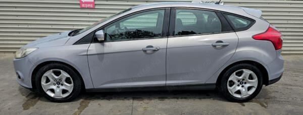 Gri Utilizat 2012 Ford Focus Hatchback | 5.500 EUR (Preț OK) - Imagine 1/4