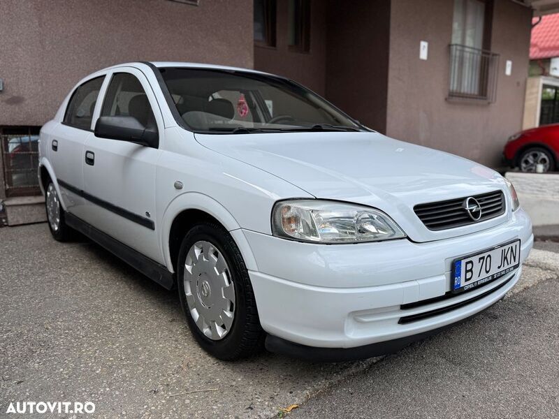 Alb Utilizat 2007 Opel Astra Classic Hatchback | 1.800 EUR - Imagine 1/4