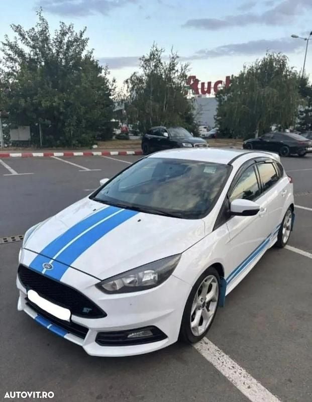 Second-hand Ford Focus ST 250 CP (183 kW) 2017 Culoarealb