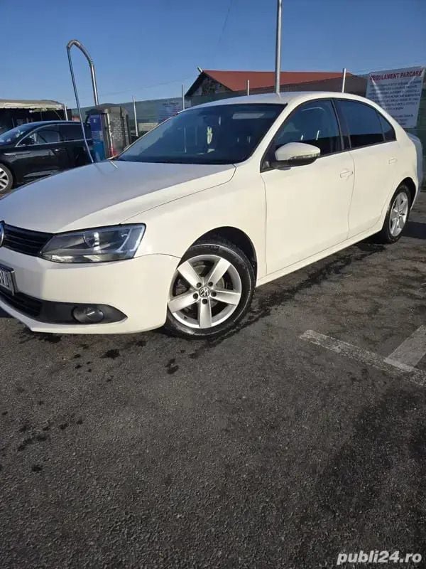 Alb Utilizat 2012 VW Jetta Berlinǎ | 5.900 EUR (Preț OK) - Imagine 1/4