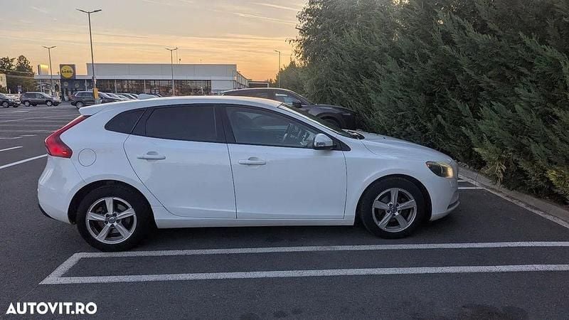 Culoarealb Utilizat 2013 Volvo V40 Kinetic Break | 7.300 EUR (Preț OK) - Imagine 1/4