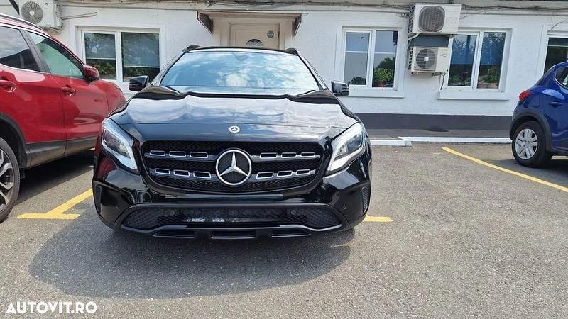Culoarenegru Utilizat 2018 Mercedes GLA220 SUV | 24.000 EUR (Preț OK) - Imagine 1/4