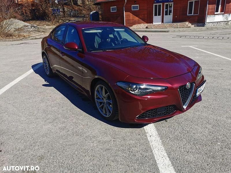 Second-hand Alfa Romeo Giulia Super 150 CP (110 kW) 2016 Culoarerosu Berlinǎ