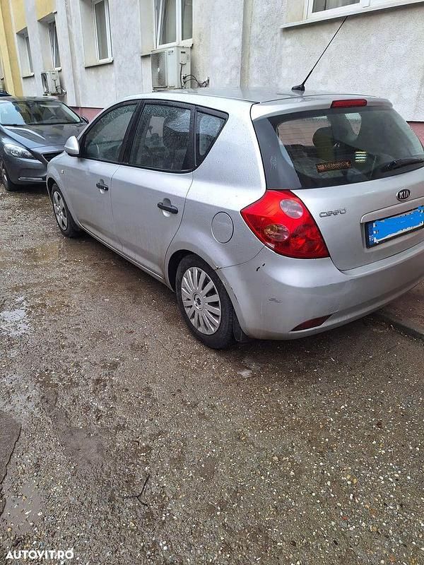 Second-hand Kia Ceed EX 109 CP (80 kW) 2007 Culoaregri Hatchback