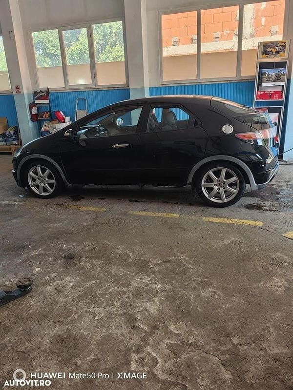 Culoarenegru Utilizat 2007 Honda Civic Hatchback | 2.500 EUR (Preț bun) - Imagine 1/4