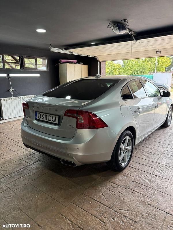 Culoareargint Utilizat 2015 Volvo S60 Summum Berlinǎ | 8.999 EUR - Imagine 1/4