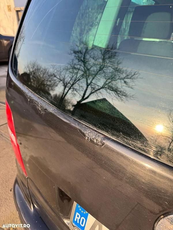 Second-hand VW Touran Trendline 140 CP (102 kW) 2006 Culoarenegru Monovolum