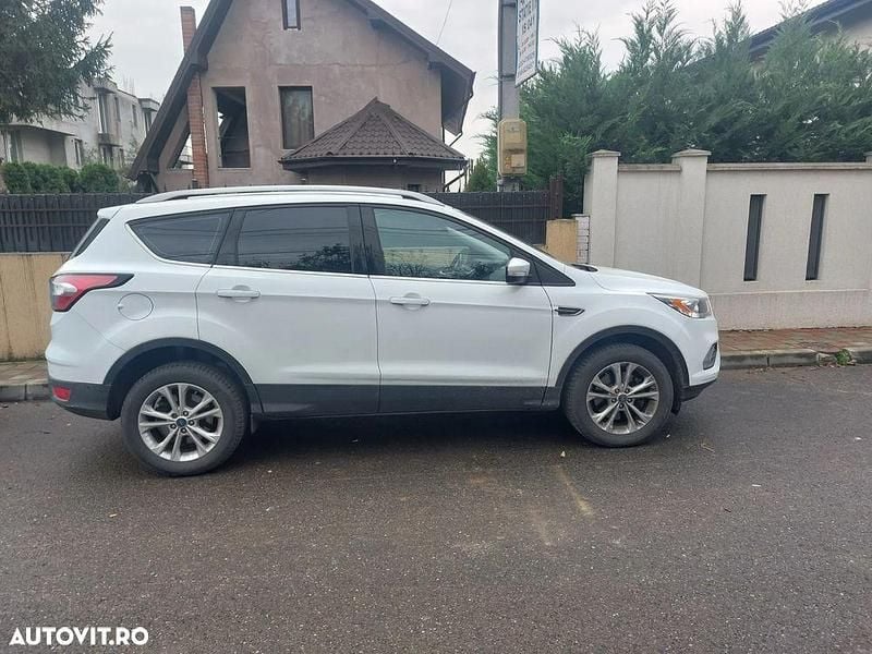 Second-hand Ford Kuga 120 CP (88 kW) 2017 Culoarealb SUV
