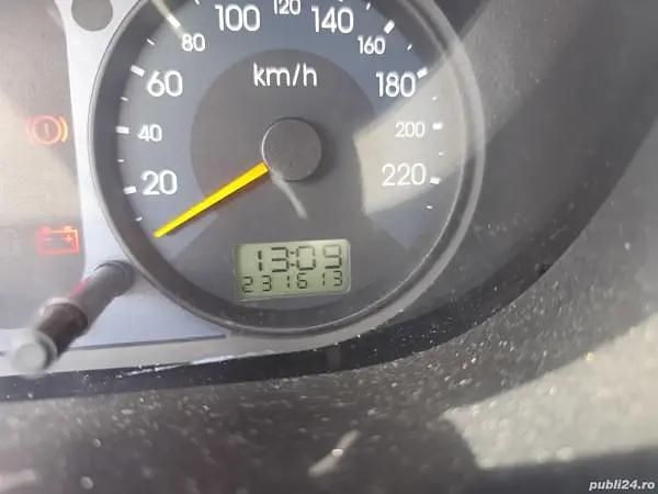 Utilizat 2003 Ford Fiesta Hatchback | 250 EUR - Imagine 1/4