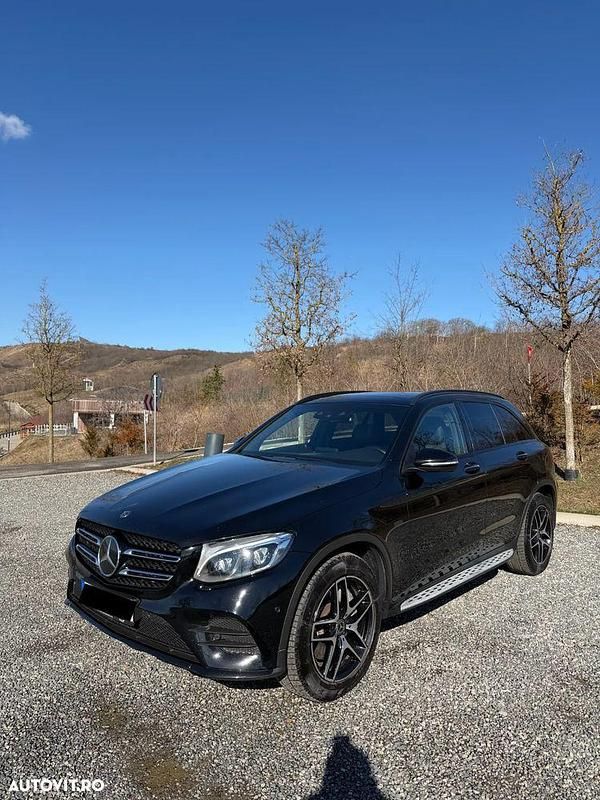 Second-hand Mercedes GLC350 AMG line 320 CP (235 kW) 2018 Culoarenegru SUV