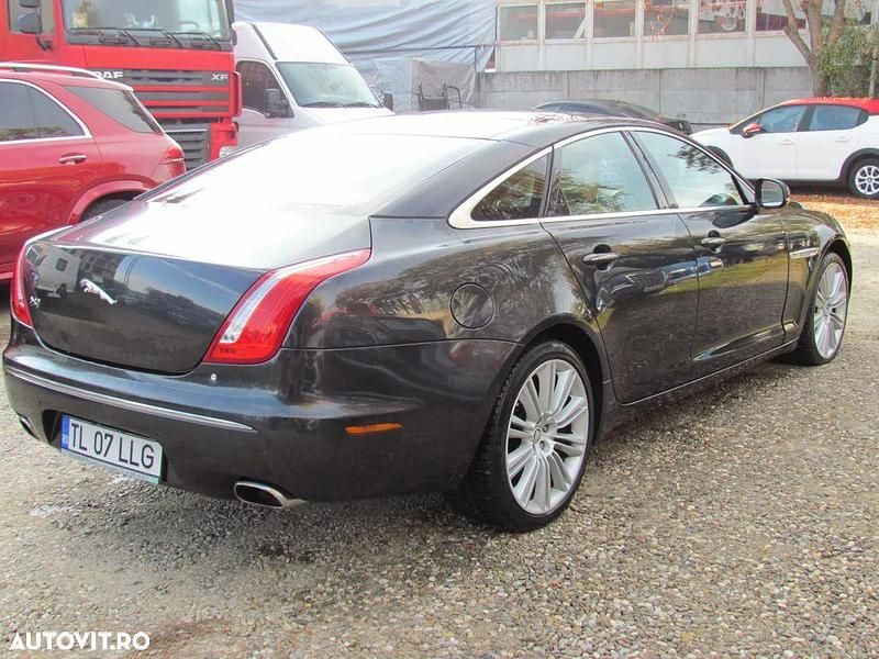 Second-hand Jaguar XJ Premium Luxury 275 CP (202 kW) 2011 Culoaregri Berlinǎ
