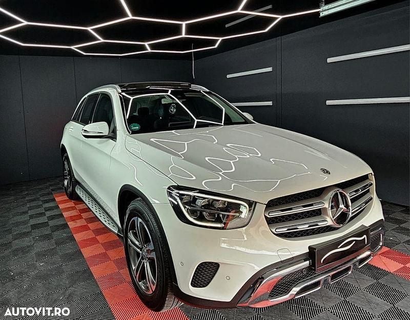 Culoarealb Utilizat 2020 Mercedes GLC200 SUV | 29.990 EUR (Super Preț) - Imagine 1/4