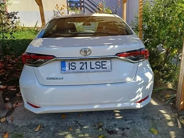 Alb Utilizat 2023 Toyota Corolla Berlinǎ | 17.000 EUR - Imagine 1/4