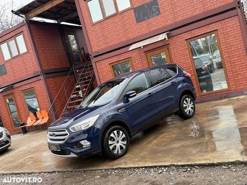 Culoarealbastru Utilizat 2019 Ford Kuga SUV | 10.999 EUR (Preț bun) - Imagine 1/4
