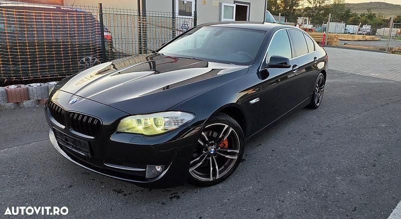 Culoarenegru Utilizat 2011 BMW 520 Sport Line Berlinǎ | 9.399 EUR (Preț bun) - Imagine 1/4