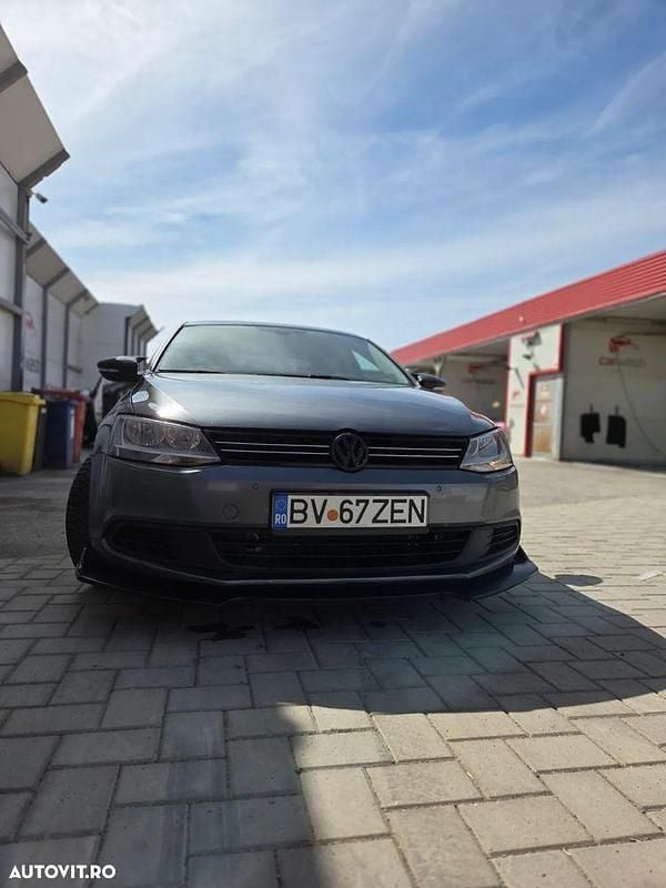 Culoarebej Utilizat 2013 VW Jetta Comfortline Berlinǎ | 6.500 EUR (Preț OK) - Imagine 1/4