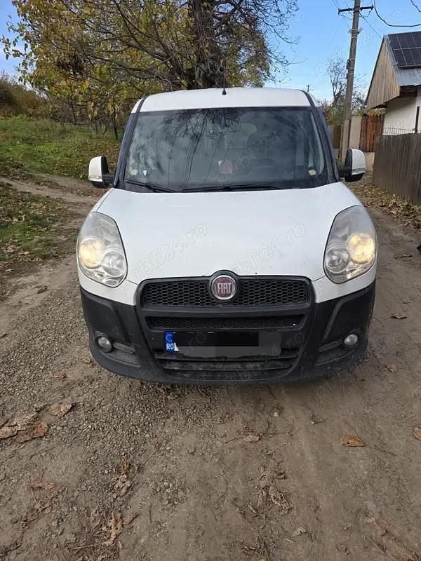 Alb Utilizat 2012 Fiat Doblò Monovolum | 2.800 EUR (Super Preț) - Imagine 1/4
